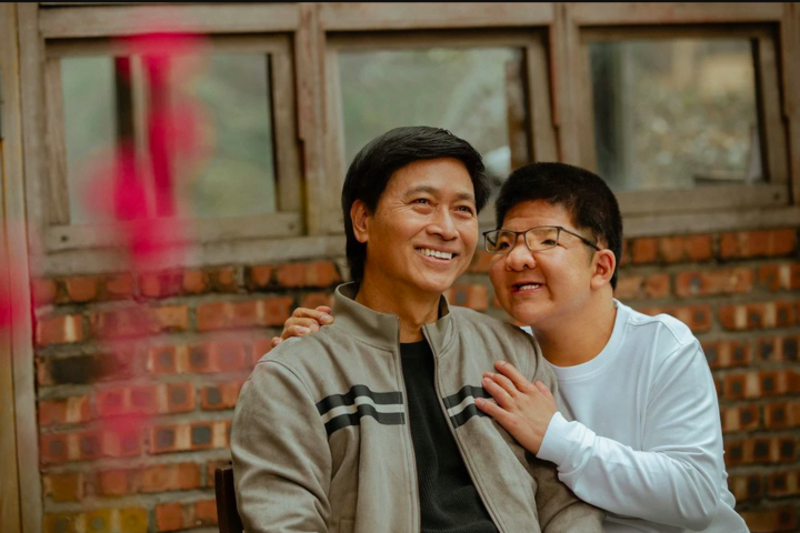 Bôm hiện đang theo học hệ đại học tại Học viện Âm nhạc Quốc gia Việt Nam.