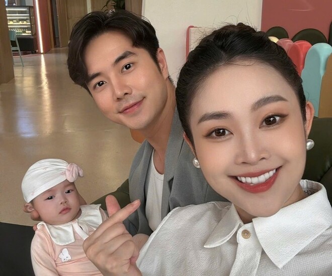 Gallery - Nam diễn viên phủ sóng phim Giờ Vàng từng nghỉ học chạy xe tải, thu mua đồng nát, vợ hiện tại là MC có nụ cười đẹp nhất VTV