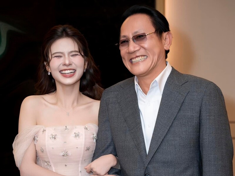 Quỳnh Trang hiện nhận được nhiều sự chú ý của khán giả khi vào vai Dương trong phim truyền hình Gia Đình Trái Dấu đang lên sóng VTV. Cô vào vai con gái ông Phi (NSƯT Hoàng Hải) – bà Ánh (NSƯT Kiều Anh), là sinh viên nhạc viện.