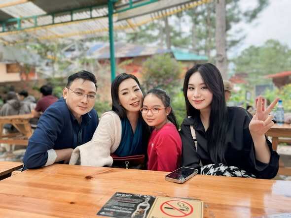 Trong mắt Trịnh Kim Chi, chồng như có 3 đứa con gái.