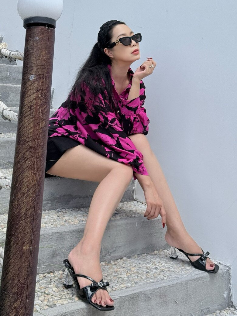 Ông xã đôi khi cũng nhắc khéo nữ diễn viên Hồi này em đi hơi nhiều.