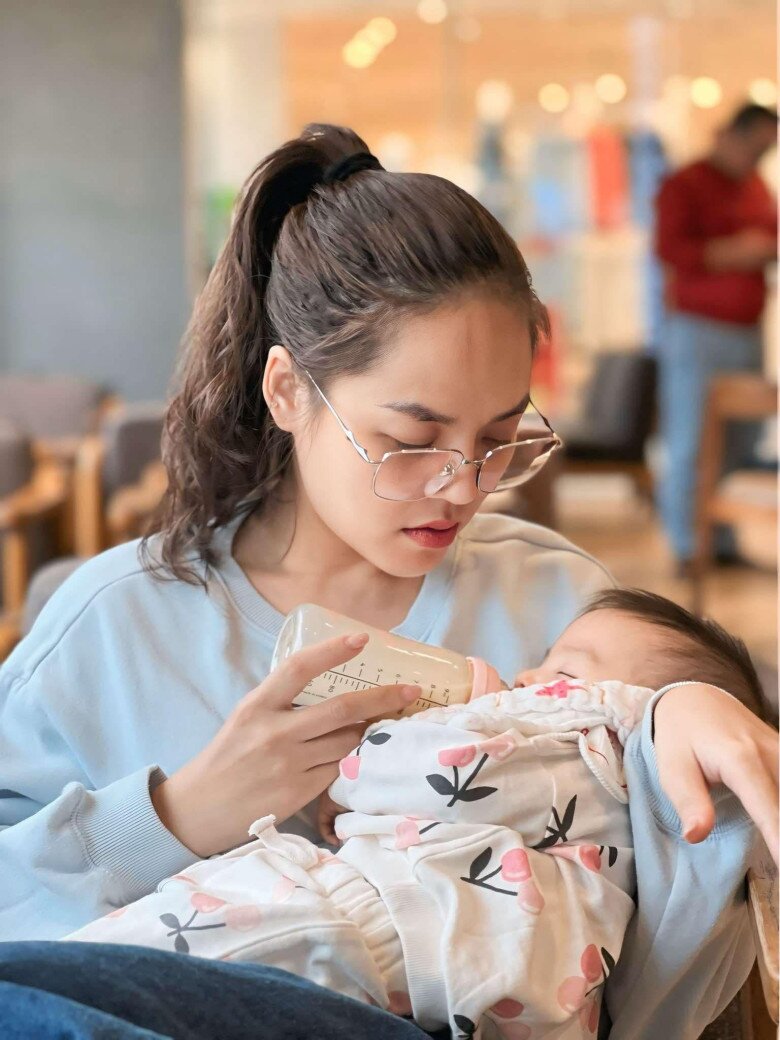 Nữ diễn viên cho biết lần thứ hai mang thai là trải nghiệm hạnh phúc khi được gia đình, bạn bè yêu thương, chăm sóc nhiều hơn.