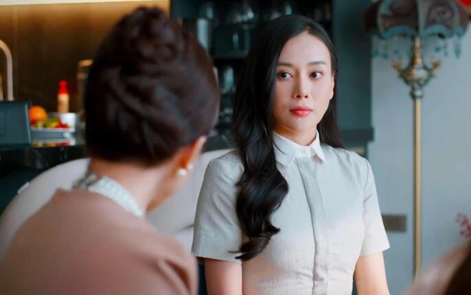 Phương Oanh tái xuất màn ảnh với vai chính Mỹ Anh trong phim giờ vàng Gió Ngang Khoảng Trời Xanh.