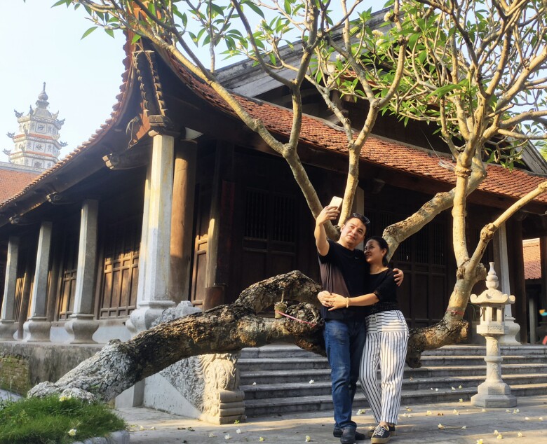 Nam nghệ sĩ kết hôn với bà xã làm kế toán.