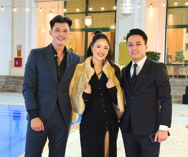 Sự chú ý của cộng đồng mạng còn hướng về màn tái ngộ hiếm hoi của bộ 3 Hồng Diễm, Hồng Đăng, Hà Việt Dũng.