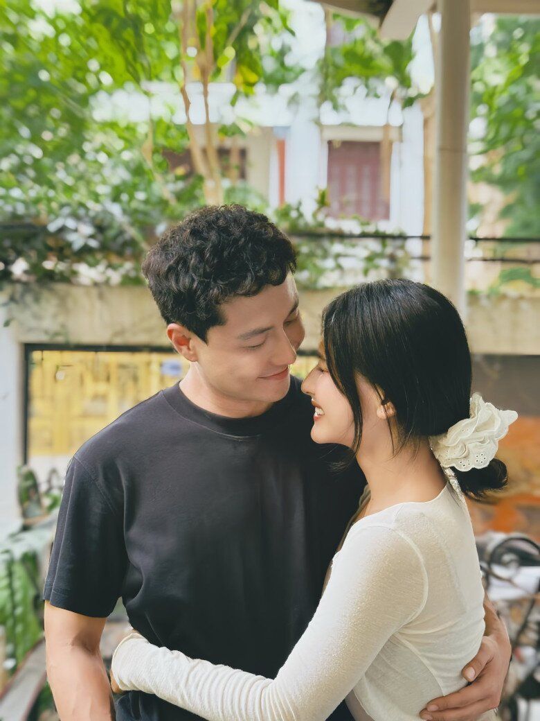 Thanh Sơn sinh năm 1991 còn Yến My sinh năm 2000, cách nhau 9 tuổi.