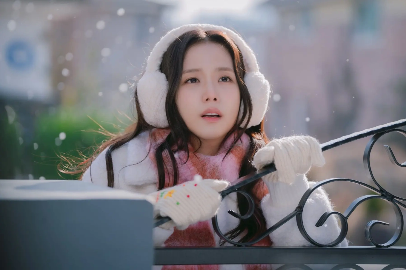 Seo Mi Rae là một nhà sản xuất webtoon gần như đã từ bỏ chuyện tình cảm vì những tổn thương trong quá khứ.