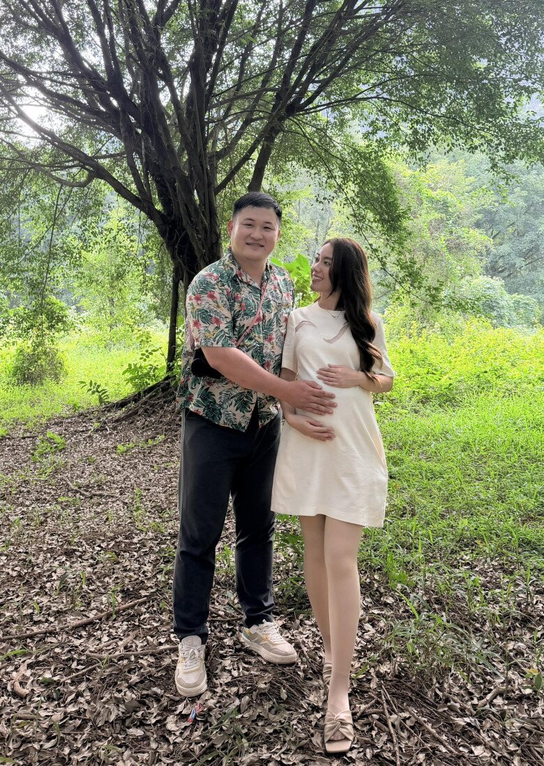 Cuối phim, Thư chuẩn bị có con với Biên nhưng Chiến vẫn một mình.