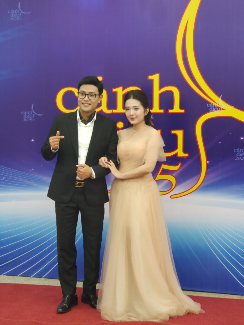 Ngọc Huyền sánh vai bên ông bố màn ảnh - NSƯT Thái Sơn.