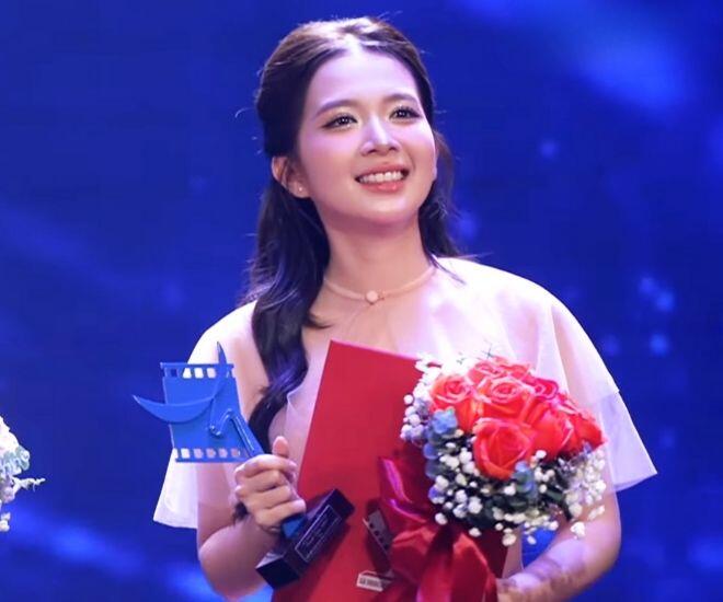 Đây là lần đầu tiên nữ diễn viên Nguyễn Hoàng Ngọc Huyền xuất hiện trước công chúng sau khi kết hôn.