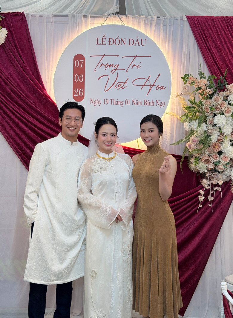 Anh Đào tham dự đám cưới của 2 người bạn thân từ thời đại học.