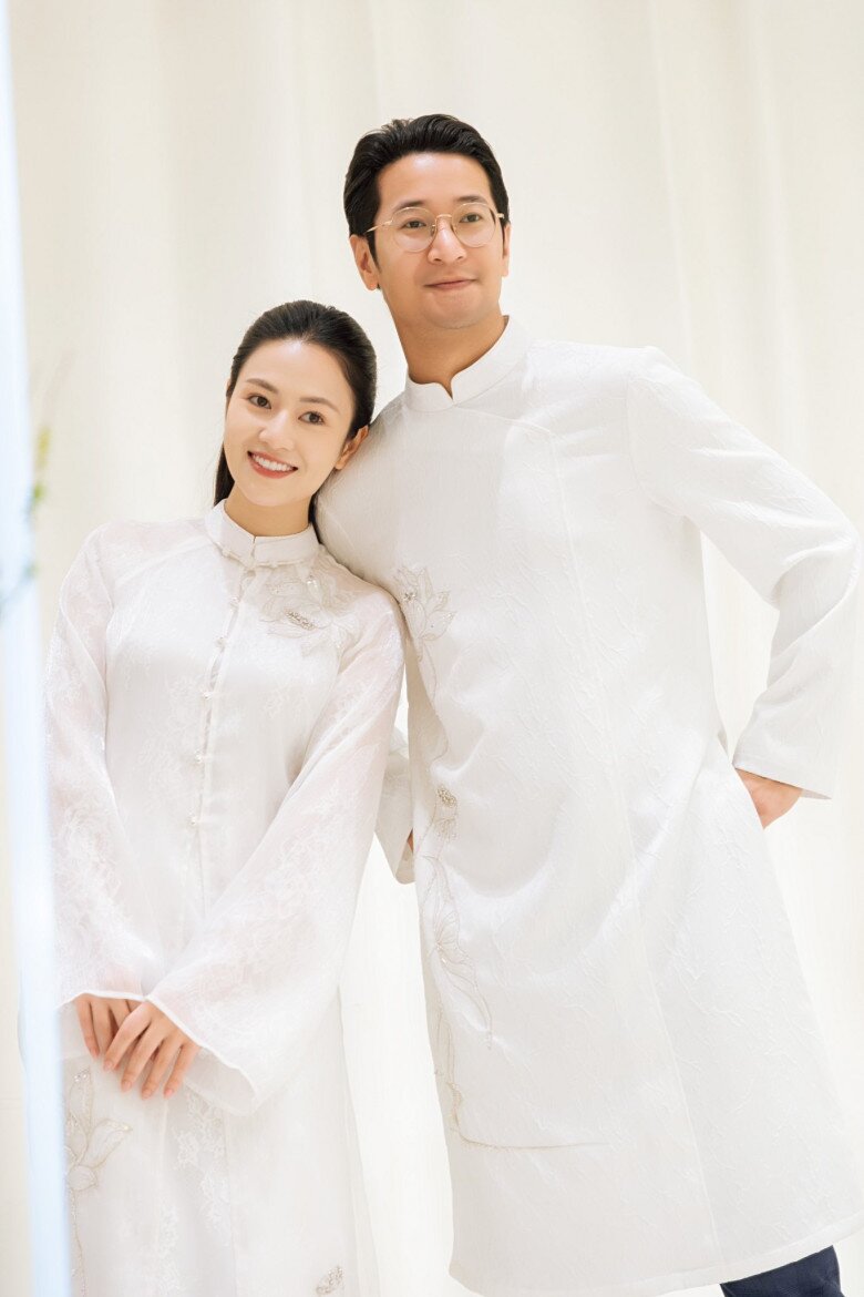 Việt Hoa và Trọng Trí gặp gỡ và hẹn hò khi học cùng lớp đại học.