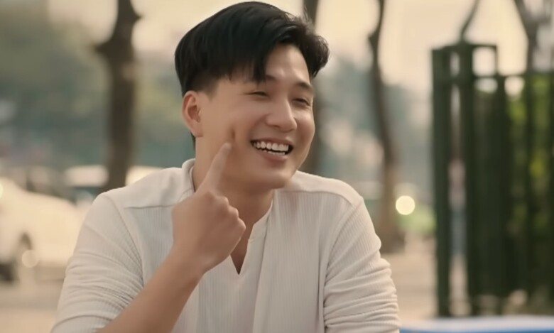 Anh chàng đốn tim khán giả với nụ cười toả nắng và cặp má lúm duyên dáng.