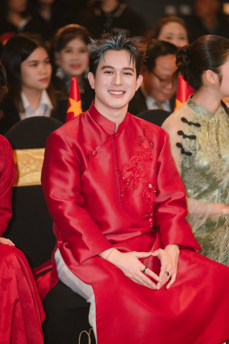 Quang Anh từng tốt nghiệp khoa Quản lý văn hóa chuyên ngành Thanh nhạc.