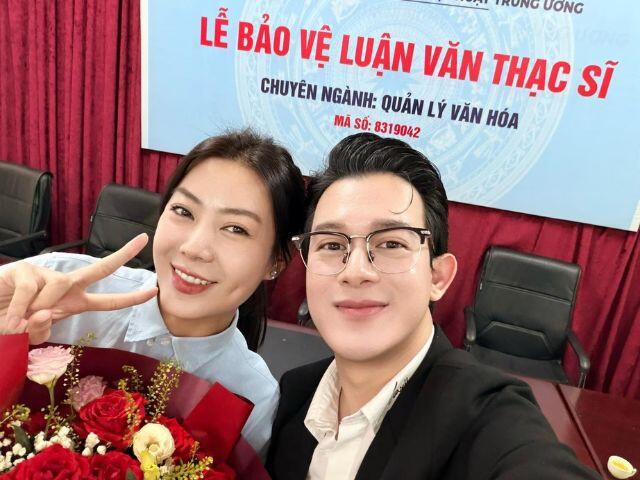 Thanh Hương và Quang Anh bảo vệ thành công luận văn Thạc sĩ chuyên ngành Quản lý văn hoá.