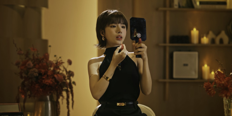 Tạo hình của LyLy trong vai Chị Bờ Vai.