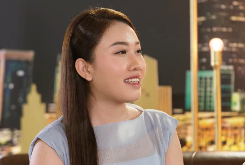 Thiêng Ngân kể, trước khi được nhận nuôi, cô từng được cố nghệ sĩ cho tiền.