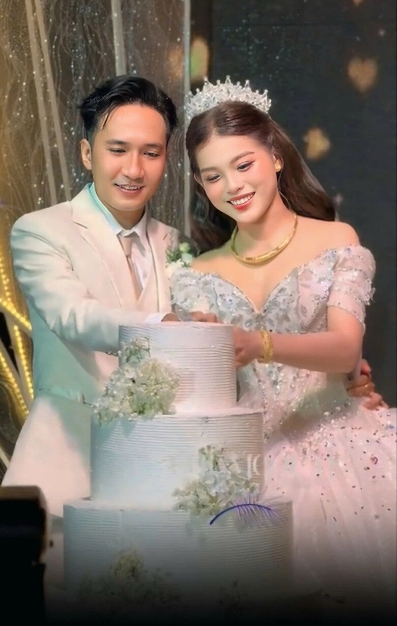 Tuyết Nhung đã lấy chồng khi tuổi ngoài đôi mươi.