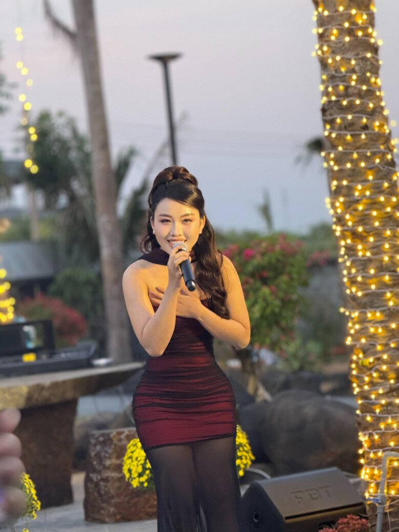 Thiêng Ngân là giọng ca trẻ được khen hát giống Phi Nhung.