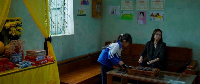 Bà Ánh đi gặp con rơi của chồng