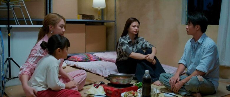 Bà Ánh  Bà Ánh phát hiện các con cưu mang Nhi và quyết định đón bé về nuôi.