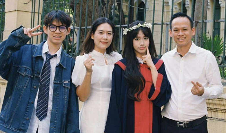 Hà Hương hiện đang hạnh phúc bên ông xã làm ngân hàng cùng 2 người con.