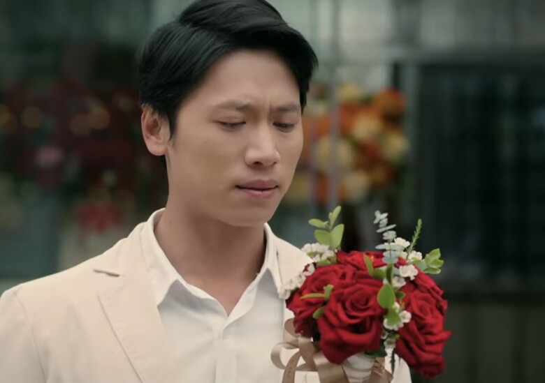 Trong bộ vest bảnh bao, Biên nhận tin dữ từ ông trùm.