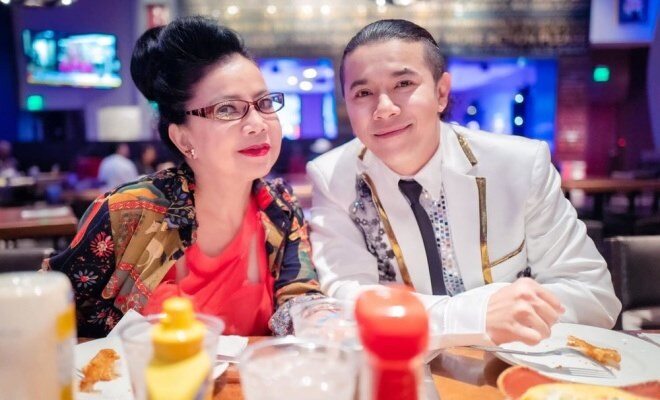 Sau khi ly hôn, bà dành trọn tình yêu cho con trai.