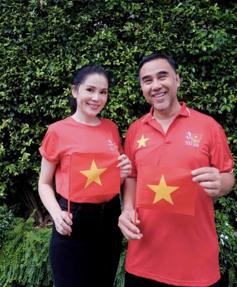 NSƯT Quyền Linh ngừng diễn xuất để cùng bà xã doanh nhân chăm con.