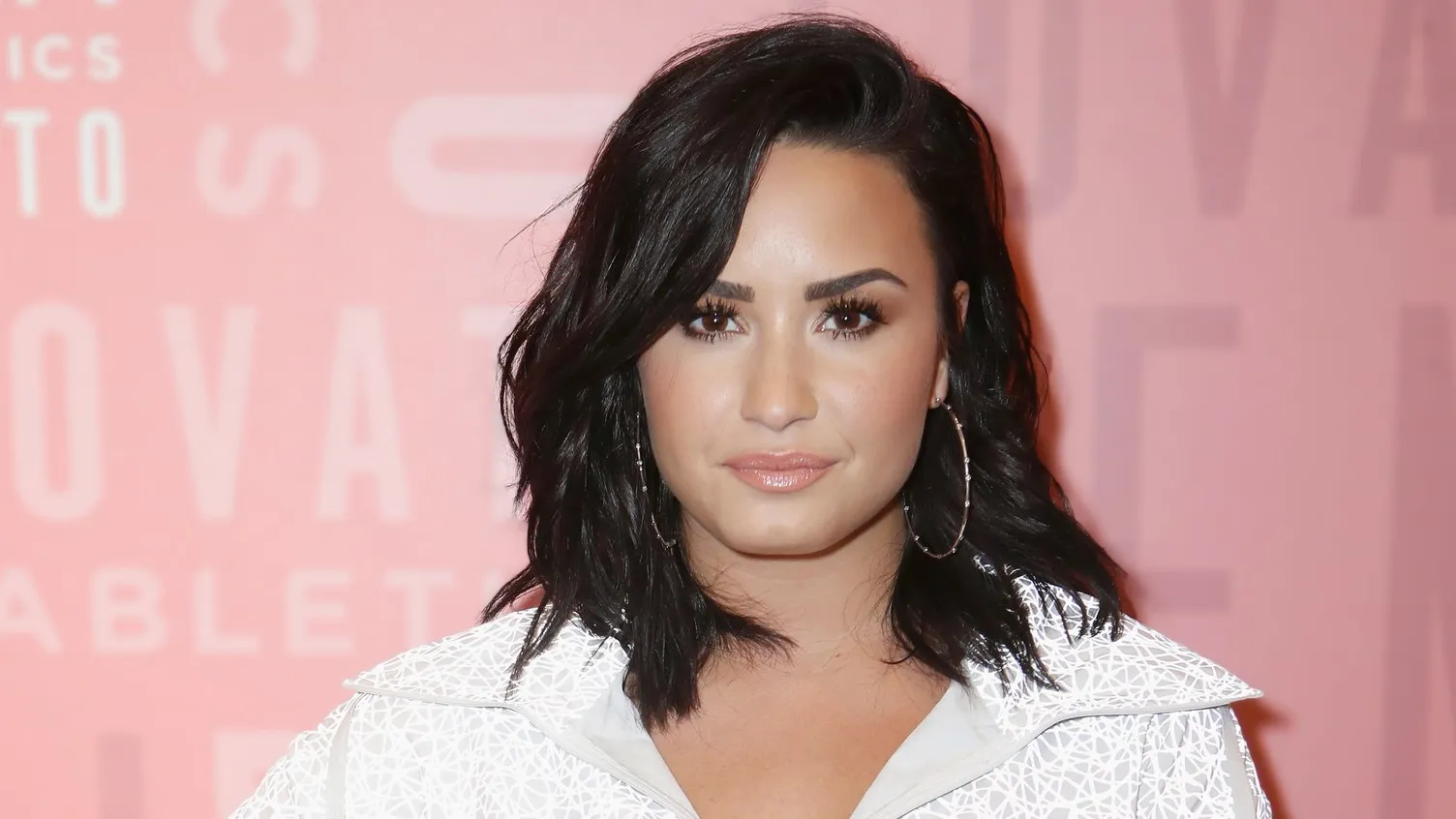 Demi Lovato nhiều lần khiến sự nghiệp lỡ dở vì chất cấm.