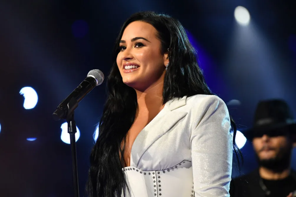 Sau lần cận kề cái chết, Demi Lovato cho thấy sự trưởng thành hơn về cả mặt cảm xúc lẫn sự nghiệp âm nhạc.