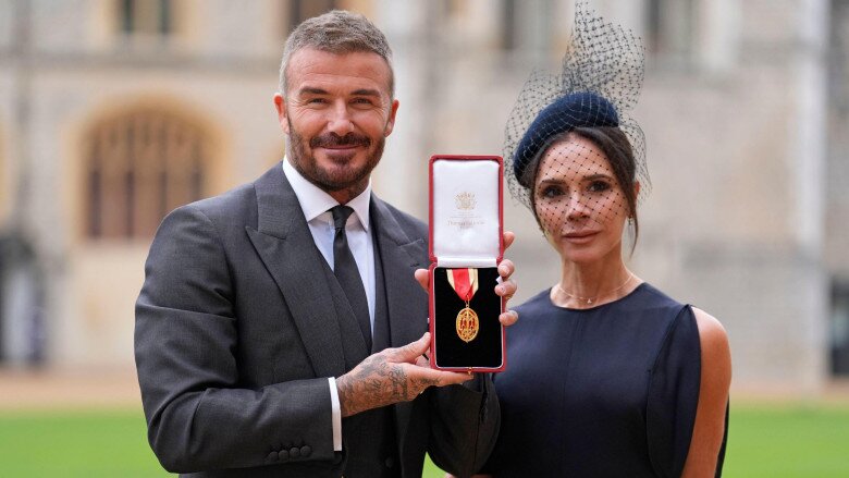 David Beckham mời con trai cả tham dự lễ phong tước Hiệp sĩ nhưng Brooklyn không tới.