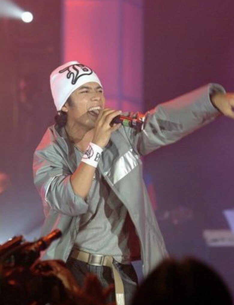 Kasim nhanh chóng trở thành một trong những gương mặt nổi bật của V-pop đầu những năm 2000.