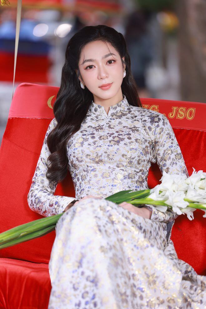 Hà Thanh Xuân trên phố Hà Nội.