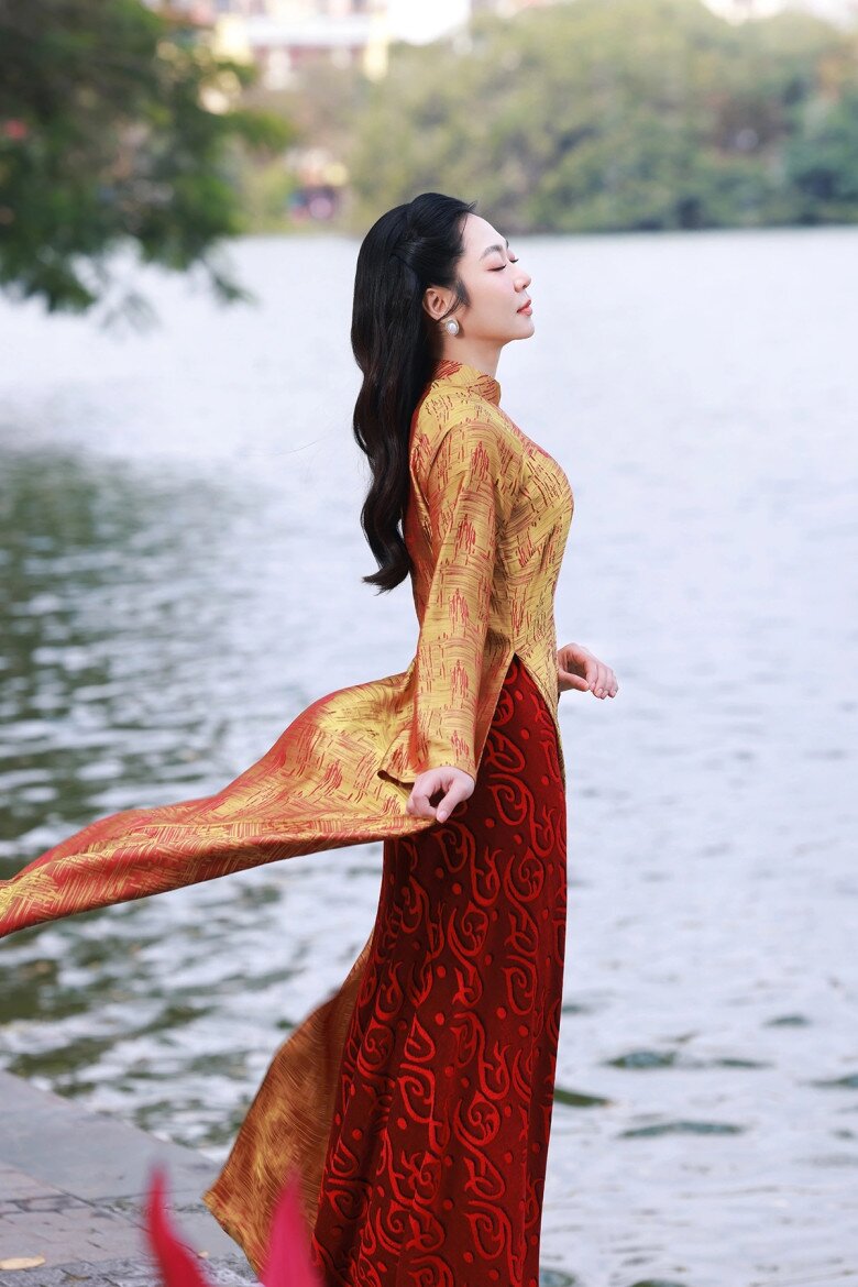 Ở tuổi 38, nữ ca sĩ Bolero khiến người hâm mộ trầm trồ bởi nhan sắc trẻ trung quên thời gian.