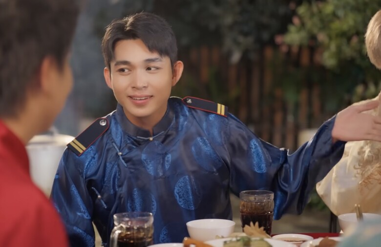 Jun Phạm và chiếc áo dài gây bão mạng là một trong những phân cảnh viral trong Về Quê Có Gì Vui 2.