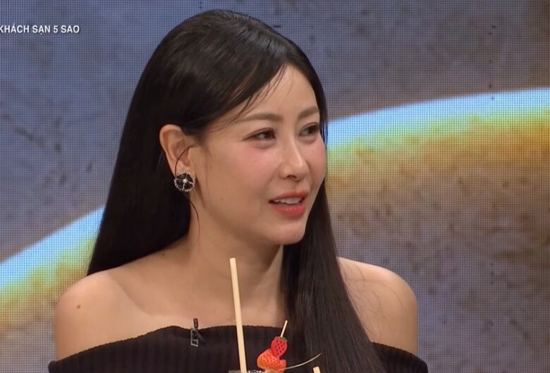 Hoa hậu Hà Kiều Anh trên sóng truyền hình.