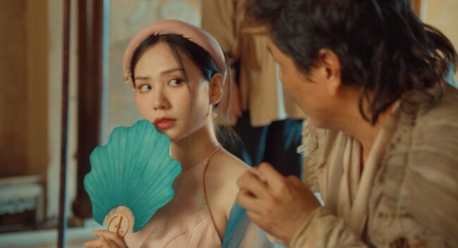 Thị Hến của Mai Phương xinh đẹp nhưng có quá khứ từng bị ghẻ.