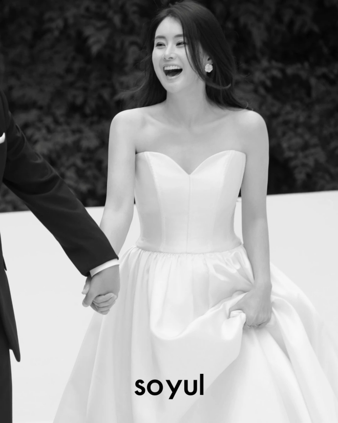 Choi Jung Yoon giấu danh tính và hình ảnh cận mặt chú rể.