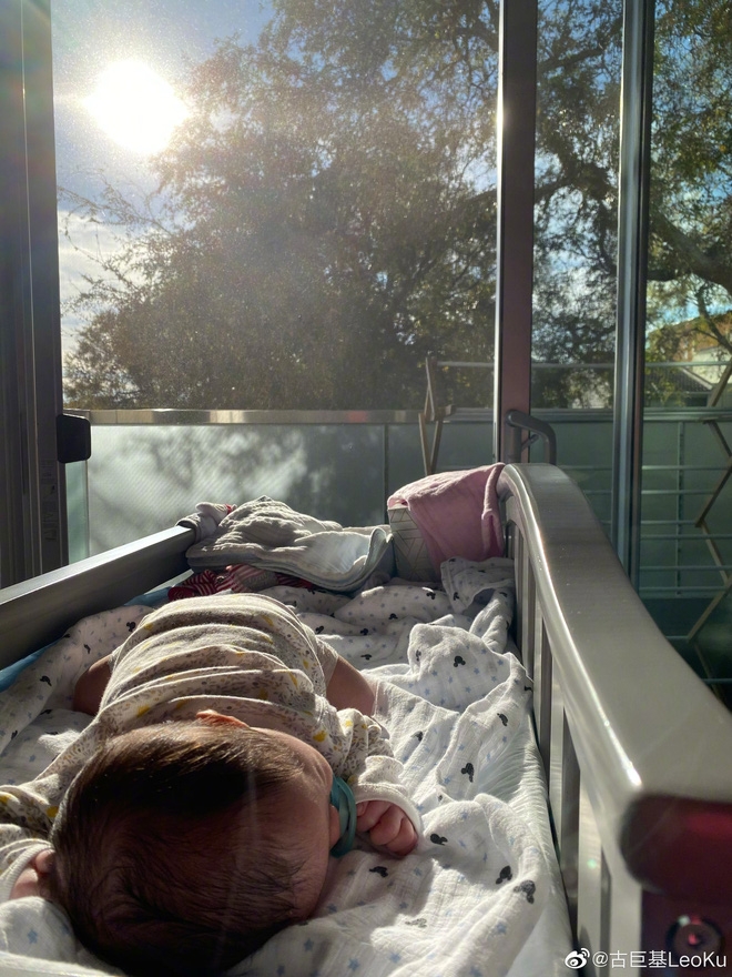 Cặp đôi đã chạy vạy khắp nơi và mất 3 tỷ đồng mới thụ tinh nhân tạo thành công.