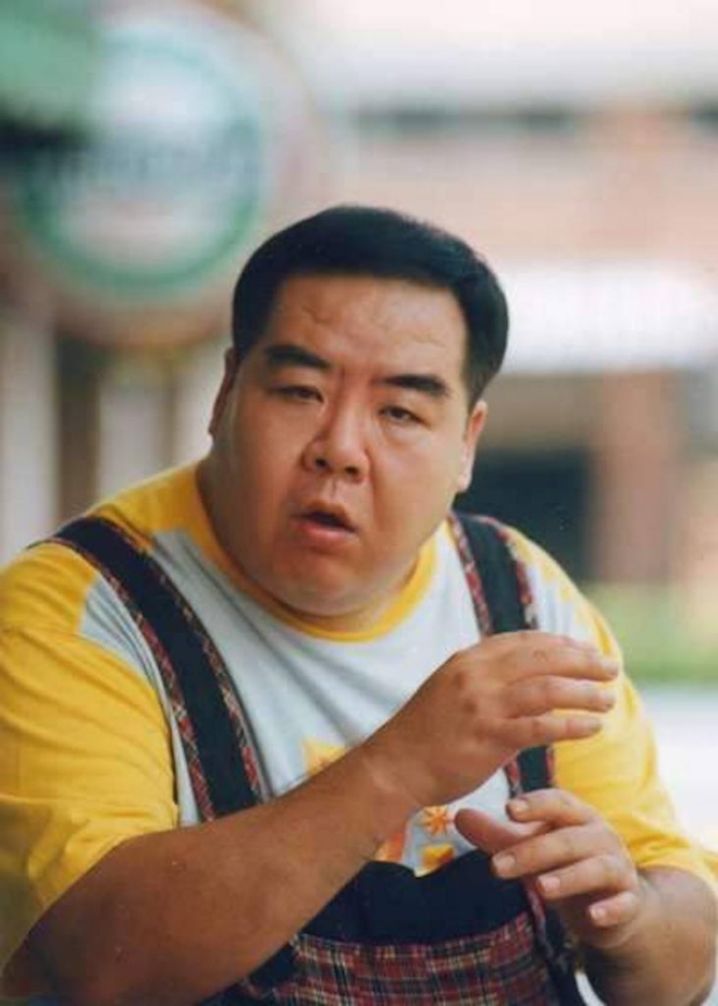 Trịnh Tắc Sĩ từng gây ấn tượng vì dáng vẻ mập mạp, khù khờ.