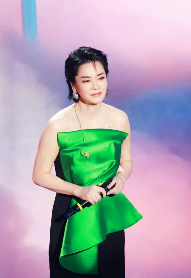 Ở tuổi U70, nhan sắc của Mao A Mẫn khiến nhiều người ngưỡng mộ.