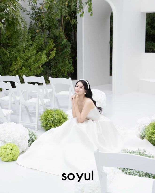 Ảnh cưới của Choi Jung Yoon gây sốt mạng xã hội.