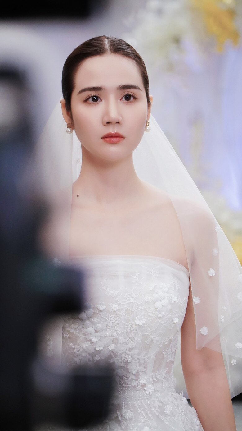 XEM VIDEO: Hậu trường Cách Em 1 Milimet - Cảnh Viễn đến gặp Ngân ngay đám cưới của cô.