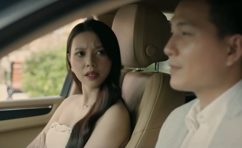 Duyên chẳng yêu ai cả, cô chỉ yêu bản thân cô và cảm giác có tất cả trong tay mà thôi.