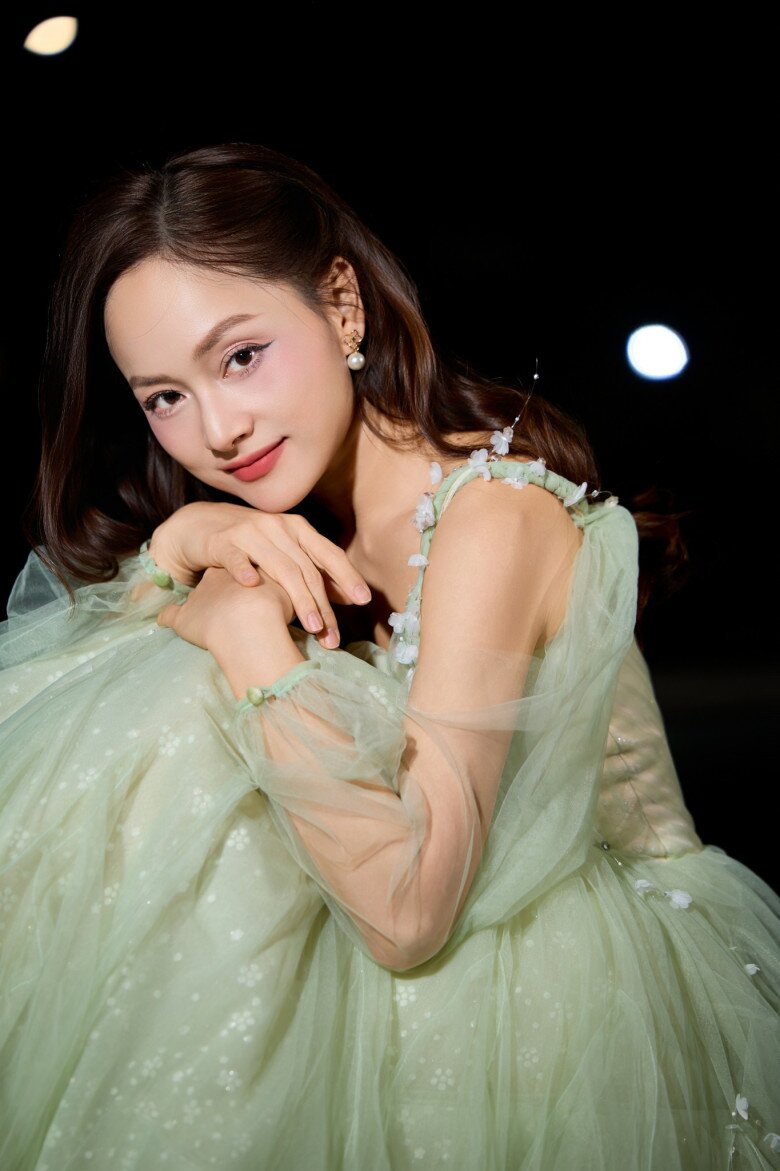 Nữ diễn viên chia sẻ, vai diễn mới điên theo cách riêng, không trùng lặp với nhân vật trước.