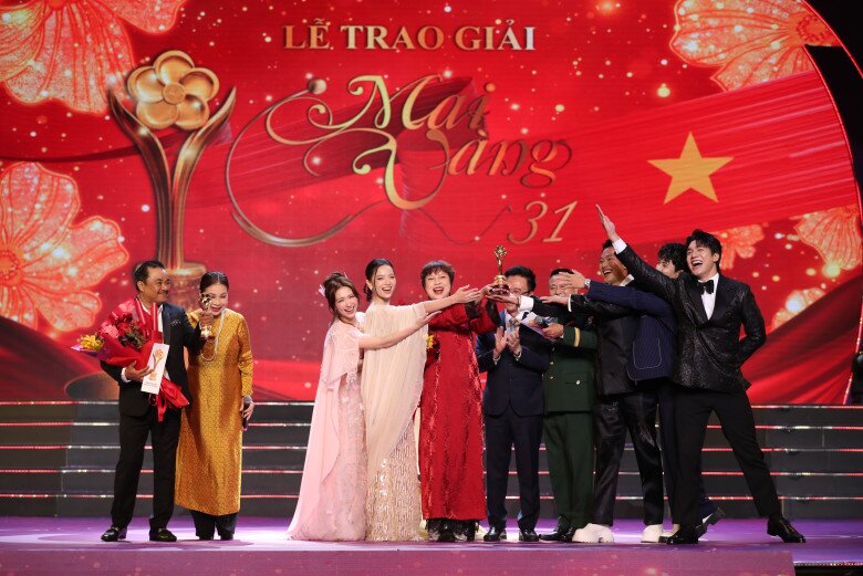 Mưa Đỏ tiếp tục thắng giải thưởng dành cho phim điện ảnh.