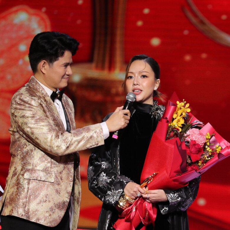 Nữ diễn viên gửi lời cảm ơn tới khán giả và chồng sắp cưới.