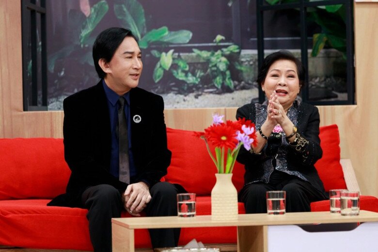 Kim Tử Long cho biết mẹ vợ khó tính trong nghệ thuật dù cười vui dễ dãi ngoài đời.