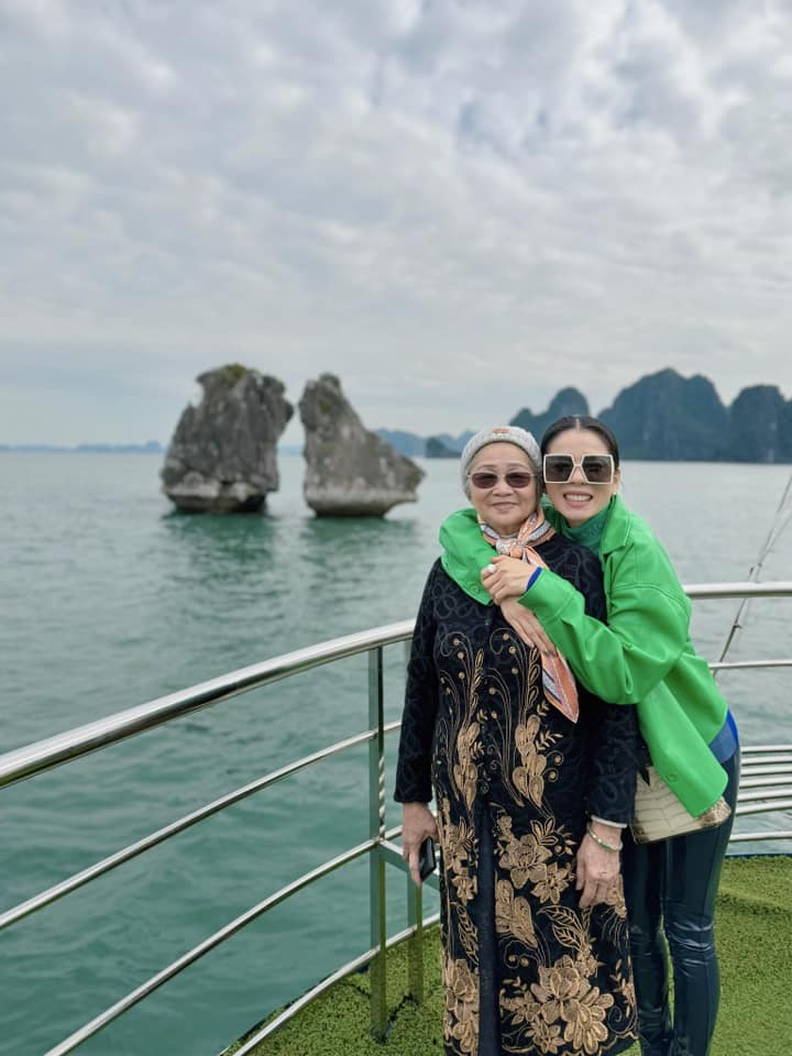 Cô tiết lộ mẹ đã dành cho cô giọng hát ngọc ngà.